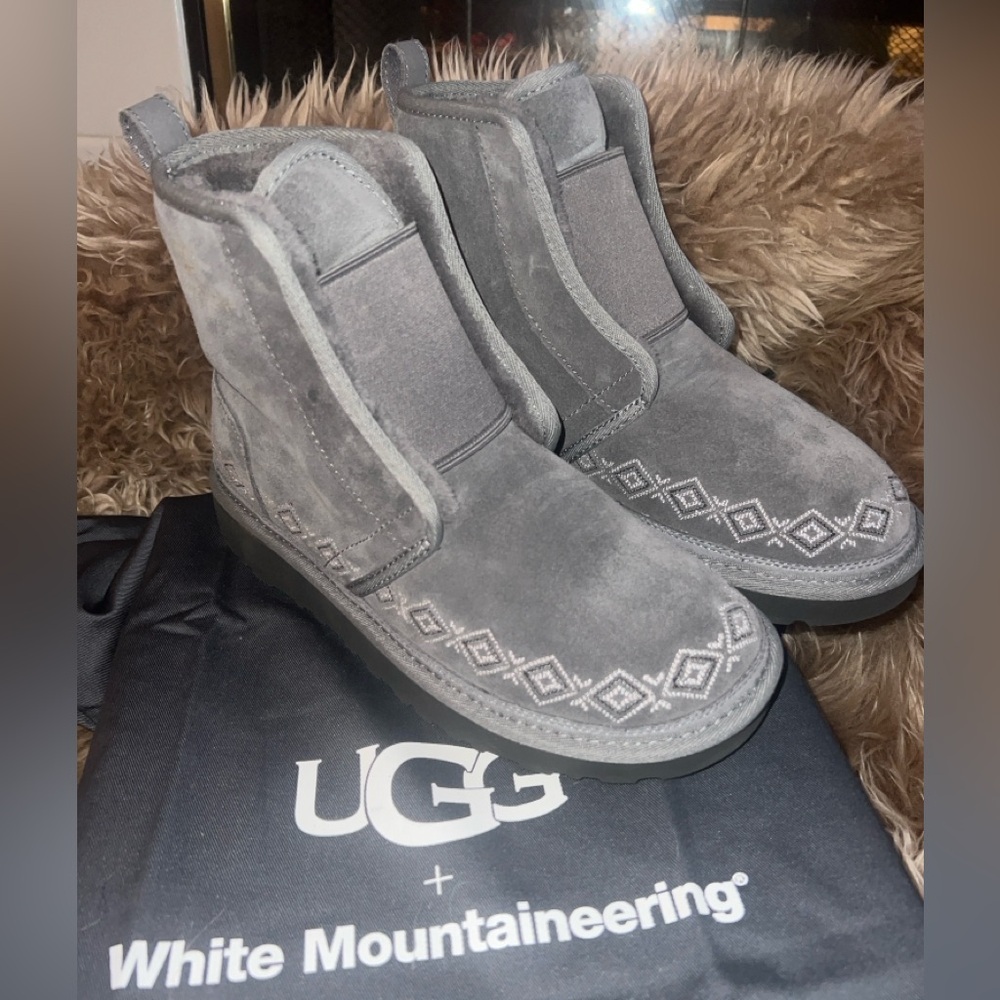 UGG Men’s Size 6 RIKI WHITE MOUNTAINEERING CHUKKA BOOT 1101029 M/DGRY DARK GREY